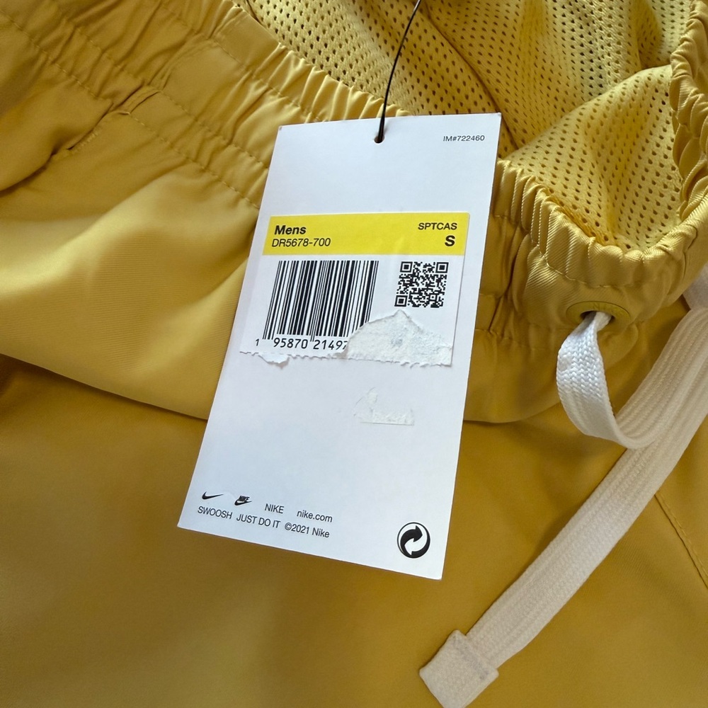 Nike Men’s Yellow Swim Trunks Board Shorts Standard Fit Mid Thigh NEW NWT Small - Picture 5 of 15